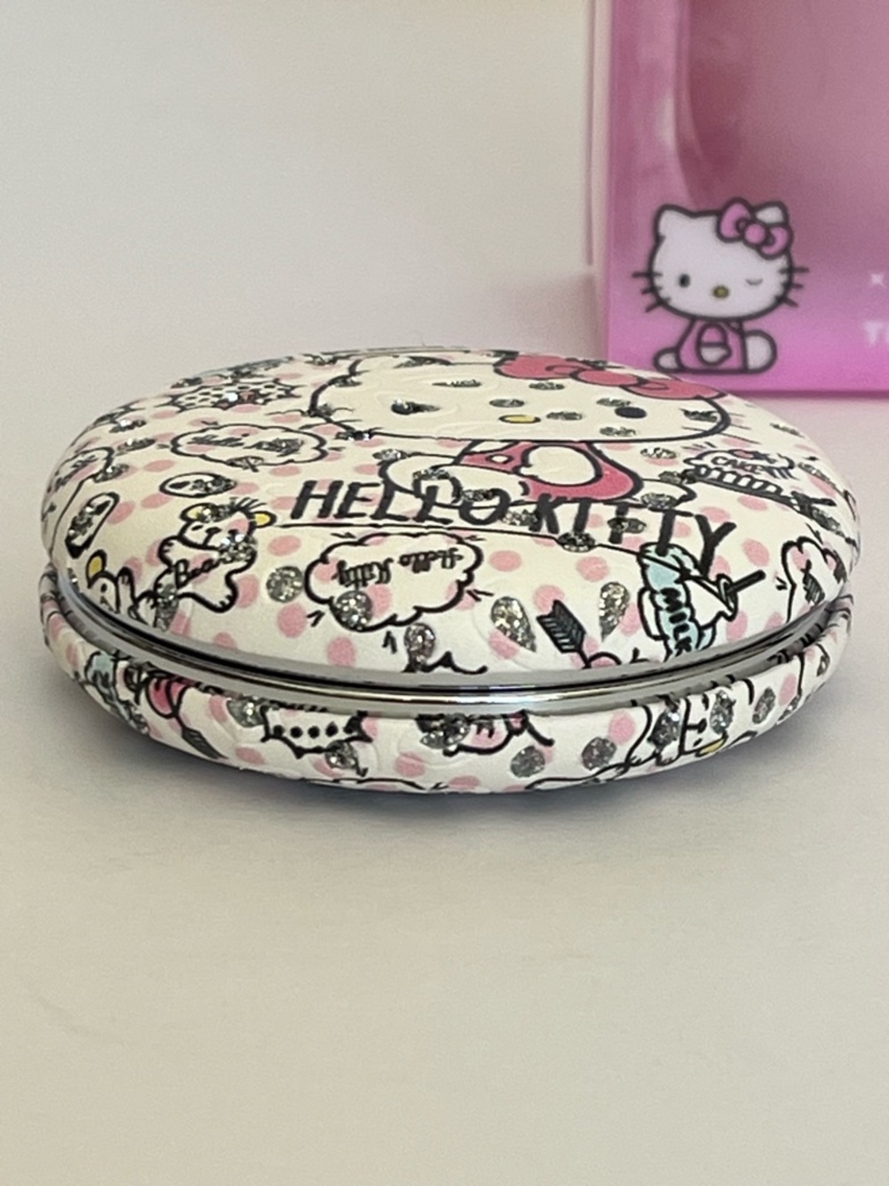 Hello Kitty 4-Piece Makeup Essentials - Picture 6 of 15